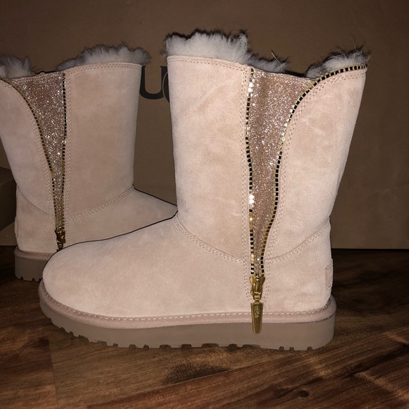 S O L D      Marice UGG Boots - Picture 6 of 8